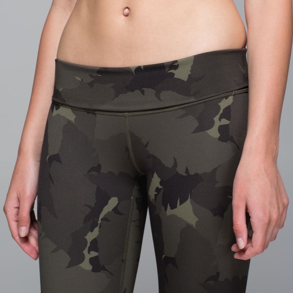 Lululemon green camo palm party high low roll waist wunder under crop leggings - Picture 11 of 12